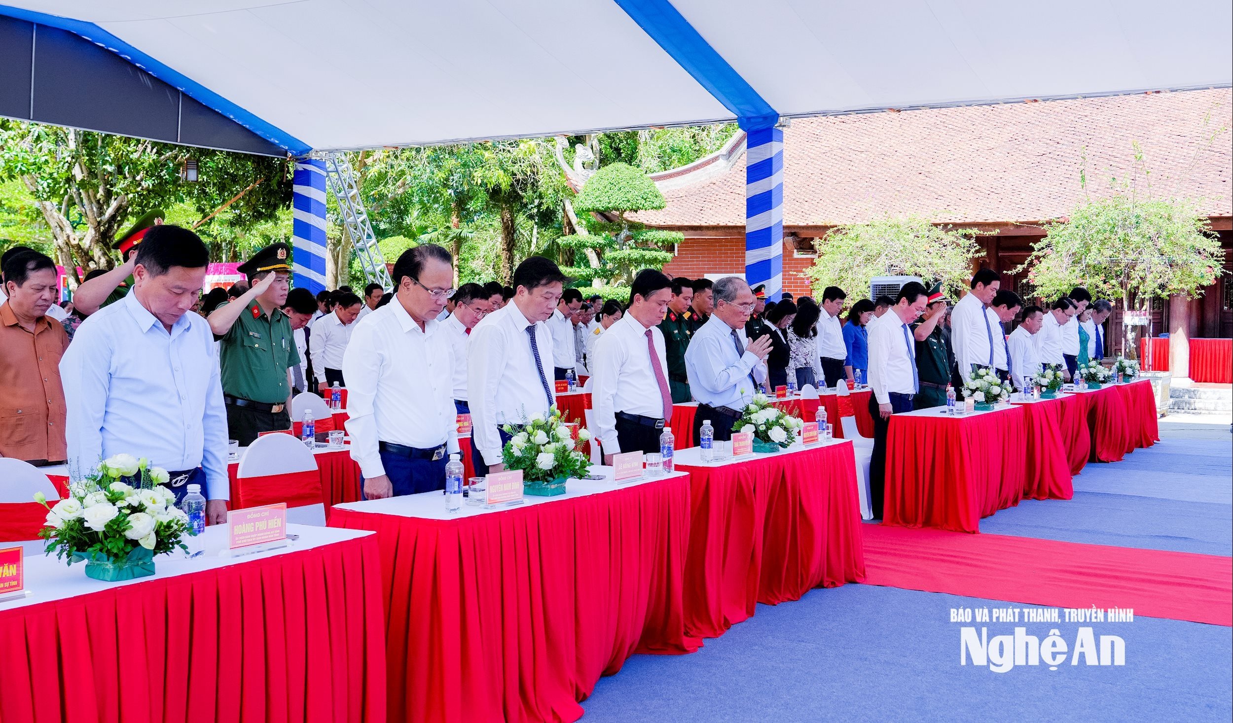 អង់គ្លេស៖ ព័ត៌មាន