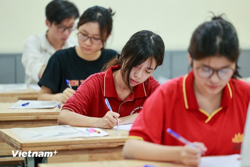 高等学校卒業試験を受ける受験生たち。（写真：PV/VNA）