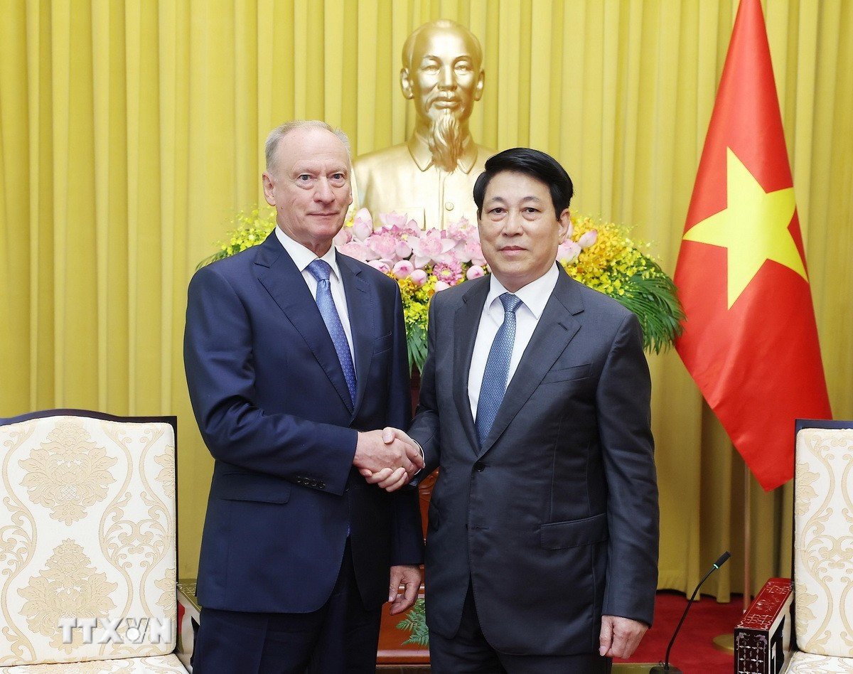 President of the National Assembly Nguyen Van Linh attends the meeting with the President of the Socialist Republic of Vietnam 3.jpg