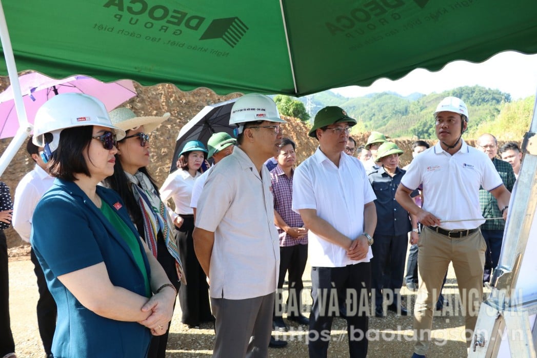 Đoàn công tác của Ủy ban Kinh tế và Tài chính của Quốc hội kiểm tra thực tế tại dự án tuyến cao tốc cửa khẩu Hữu Nghị - Chi Lăng