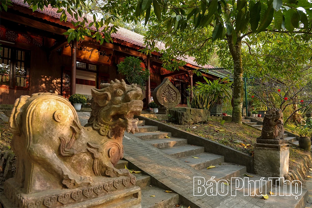 ទស្សនាវត្ត Truc Lam Tue Duc Zen