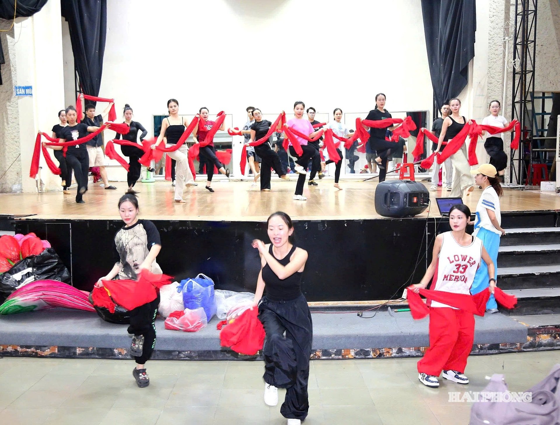 Enthusiastic practice atmosphere at Hai Phong Contemporary Arts Theater