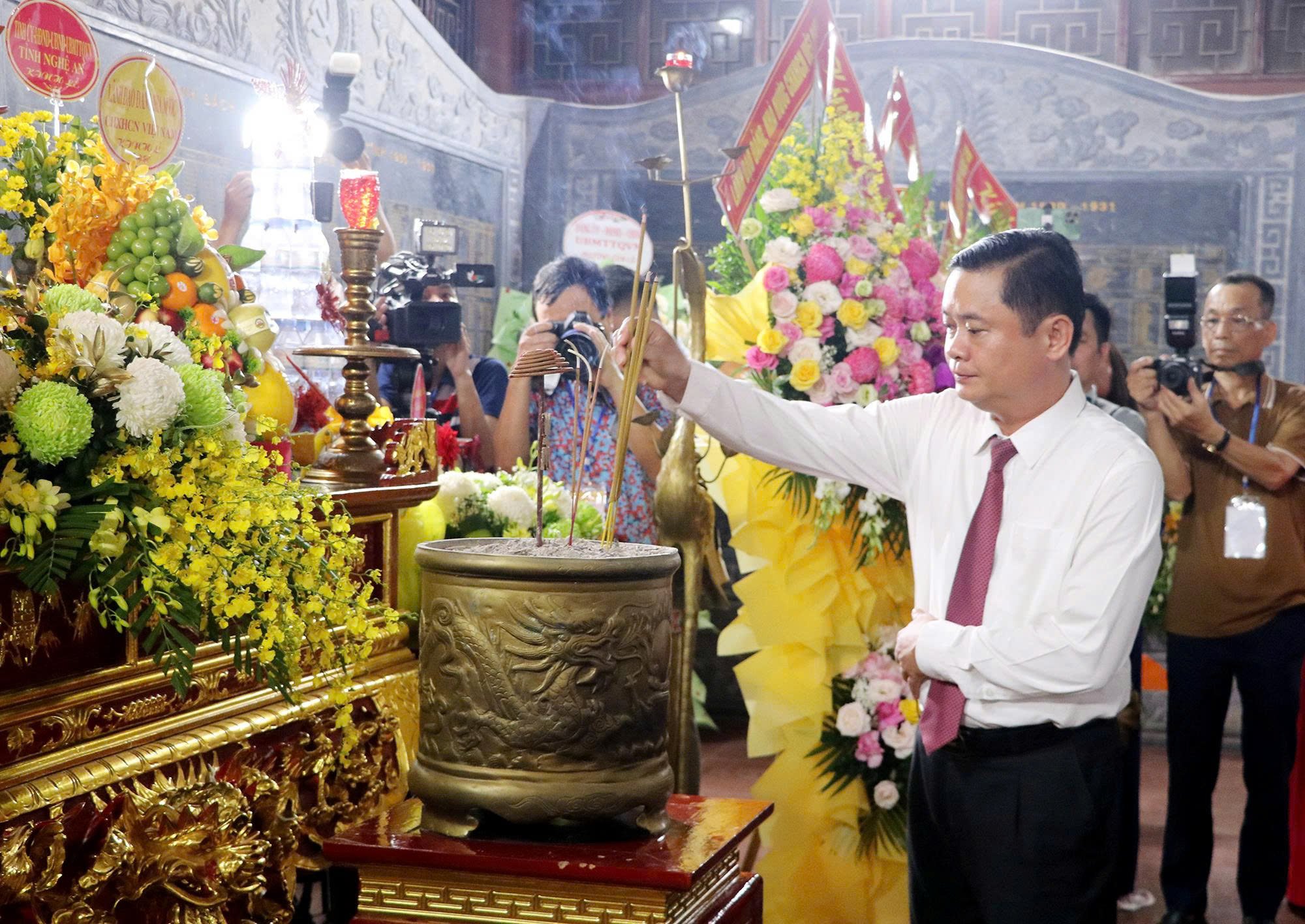 អង់គ្លេស៖ ព័ត៌មាន