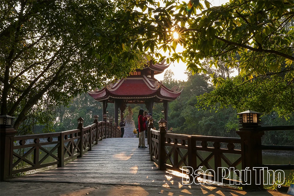 ទស្សនាវត្ត Truc Lam Tue Duc Zen