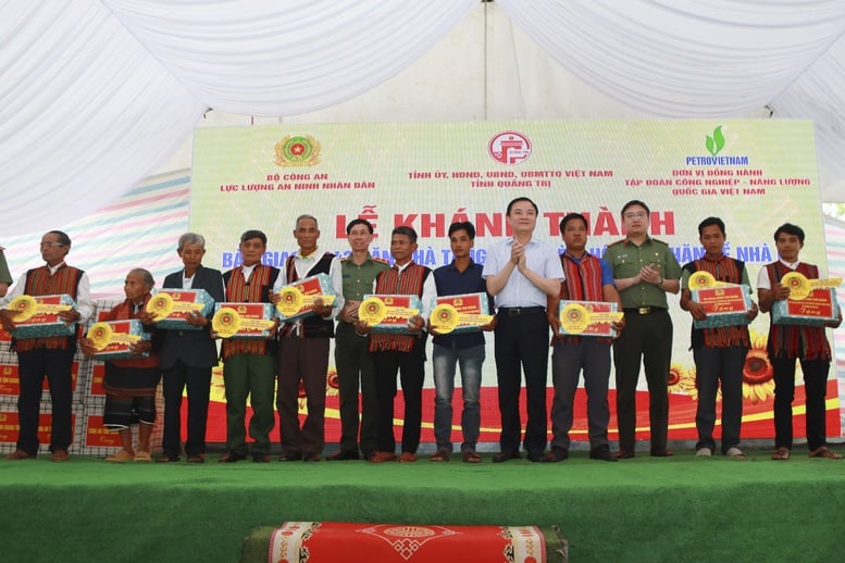 Petrovietnam៖ ៥០ឆ្នាំនៃការបង្កើតថាមពល បញ្ជាក់ពីតួនាទីរបស់ខ្លួនជាសសរស្តម្ភនៃសេដ្ឋកិច្ចជាតិ - រូបថត ៤.