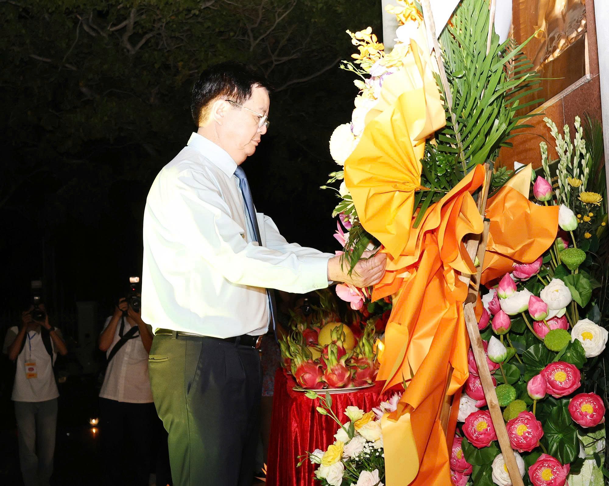 អង់គ្លេស៖ ព័ត៌មាន