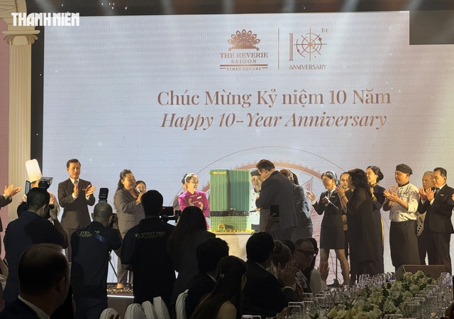 Thực đơn Michelin trong tiệc kỷ niệm 10 năm khách sạn 6 sao đắt đỏ nhất TP.HCM - Ảnh 11.