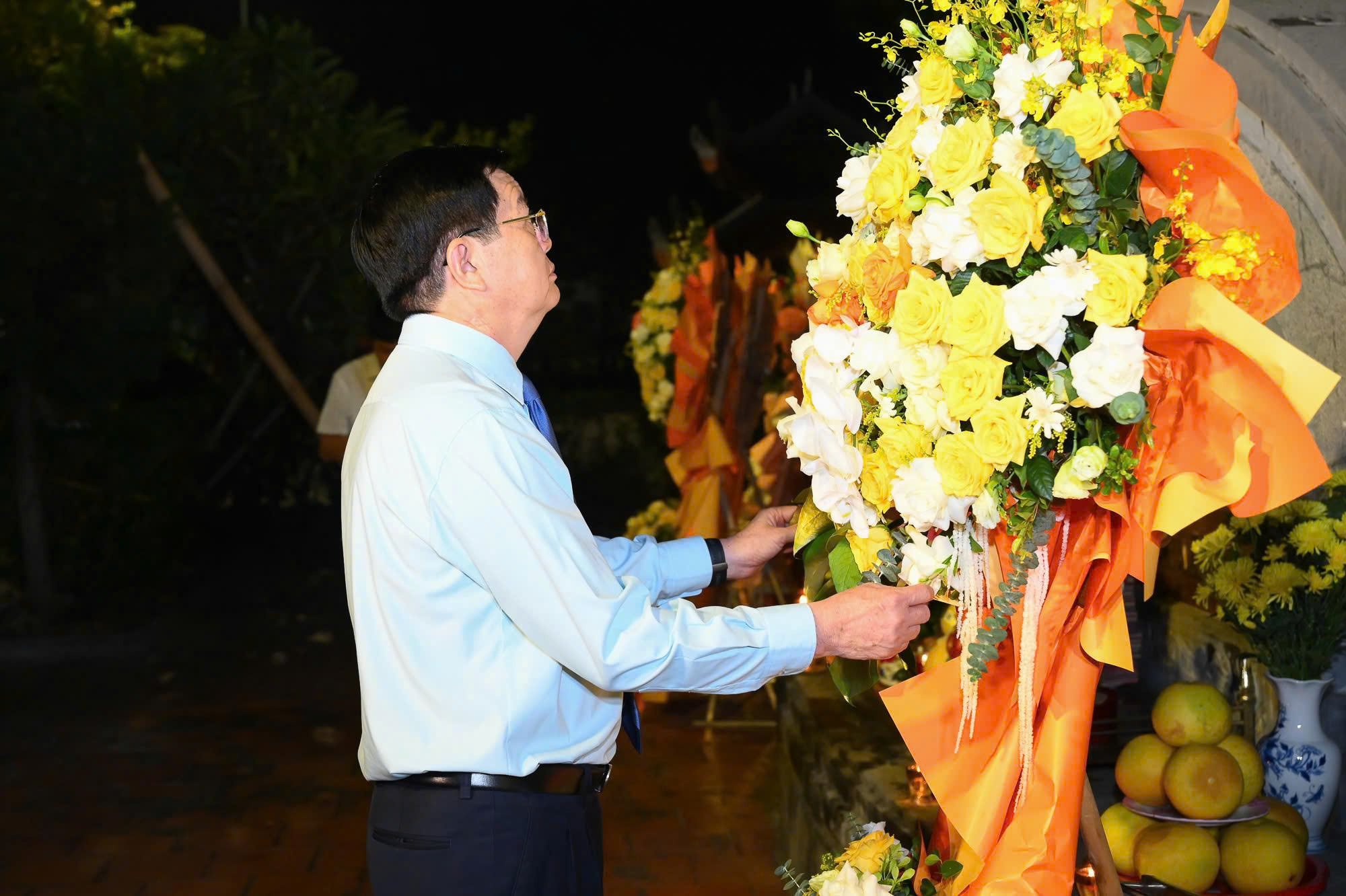 អង់គ្លេស៖ ព័ត៌មាន