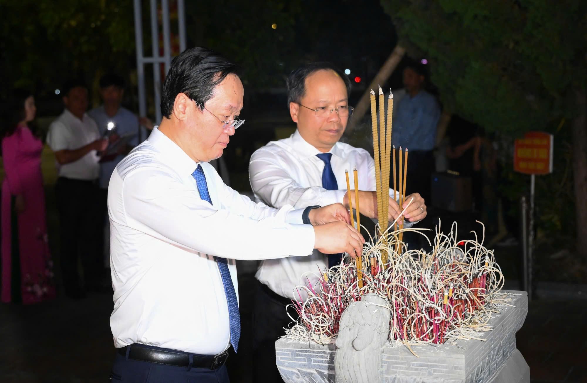 អង់គ្លេស៖ ព័ត៌មាន