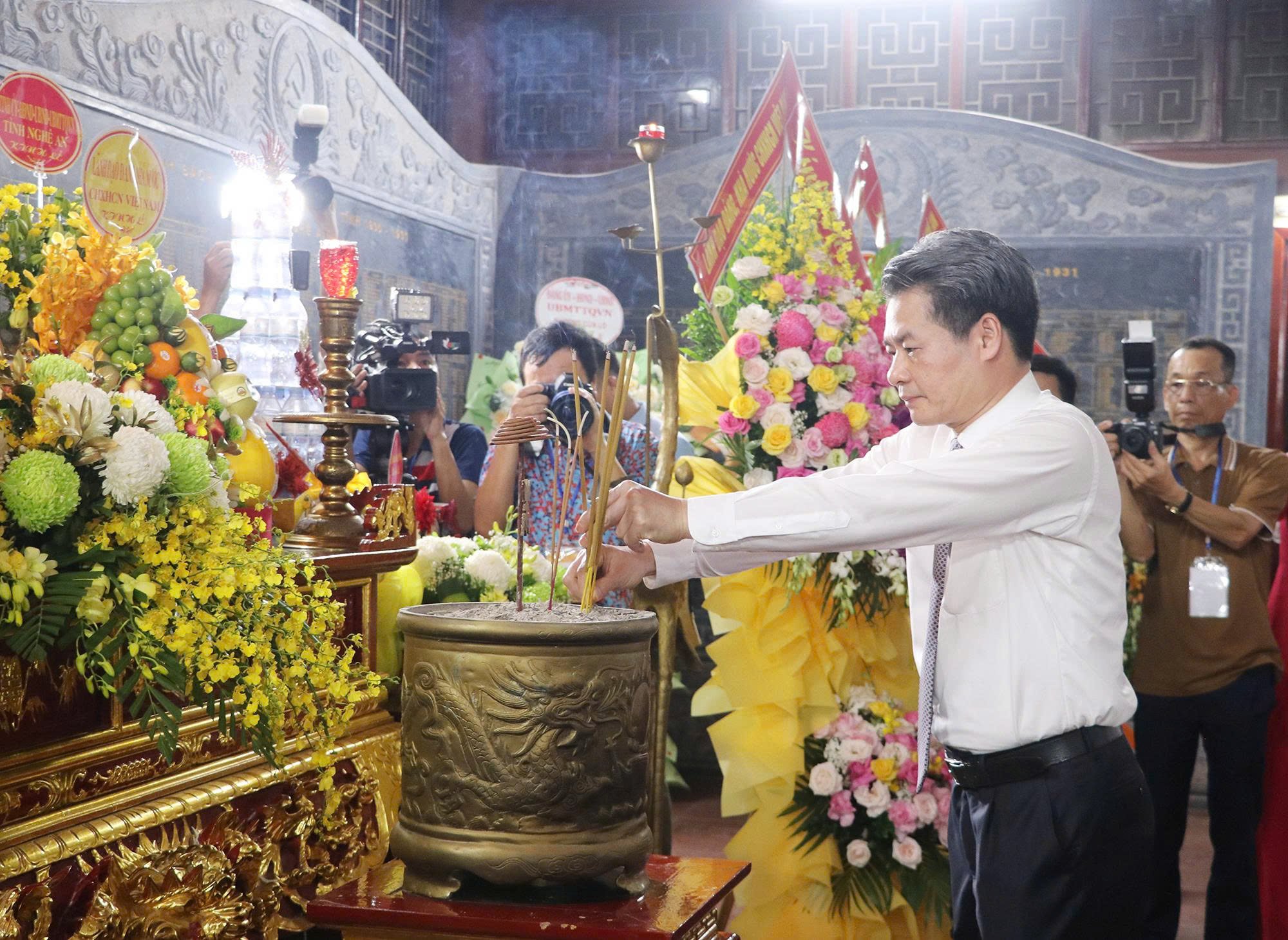 អង់គ្លេស៖ ព័ត៌មាន
