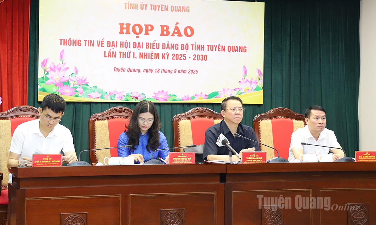 The comrades chaired the press conference.