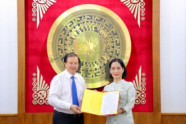 Trao Quyết định nghỉ hưu với với Phó Cục trưởng Cục Điện ảnh Lý Phương Dung - Ảnh 3.