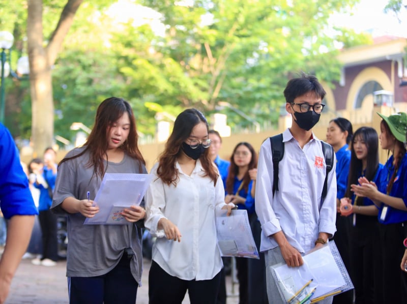 教育訓練省は、成績に基づく大学入学資格を廃止するか維持するかについて意見を求めている -0