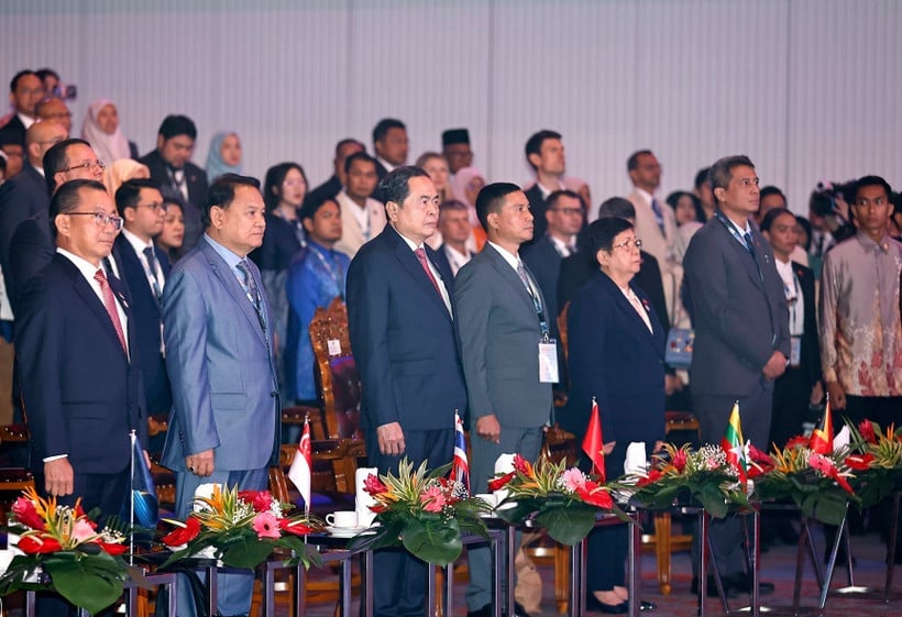 Der Vorsitzende der Nationalversammlung, Tran Thanh Man, und seine Delegierten nehmen an der Eröffnungszeremonie der 46. Generalversammlung der AIPA teil. (Foto: VNA)