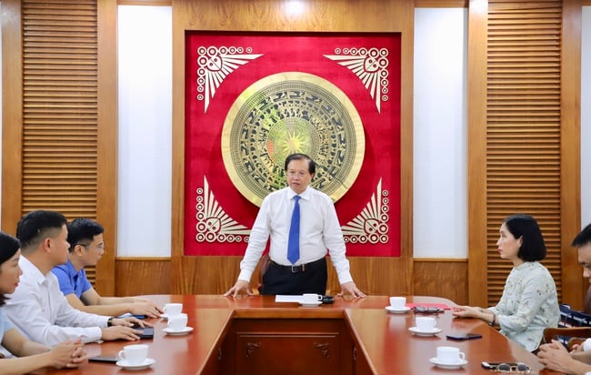 Trao Quyết định nghỉ hưu với với Phó Cục trưởng Cục Điện ảnh Lý Phương Dung - Ảnh 1.