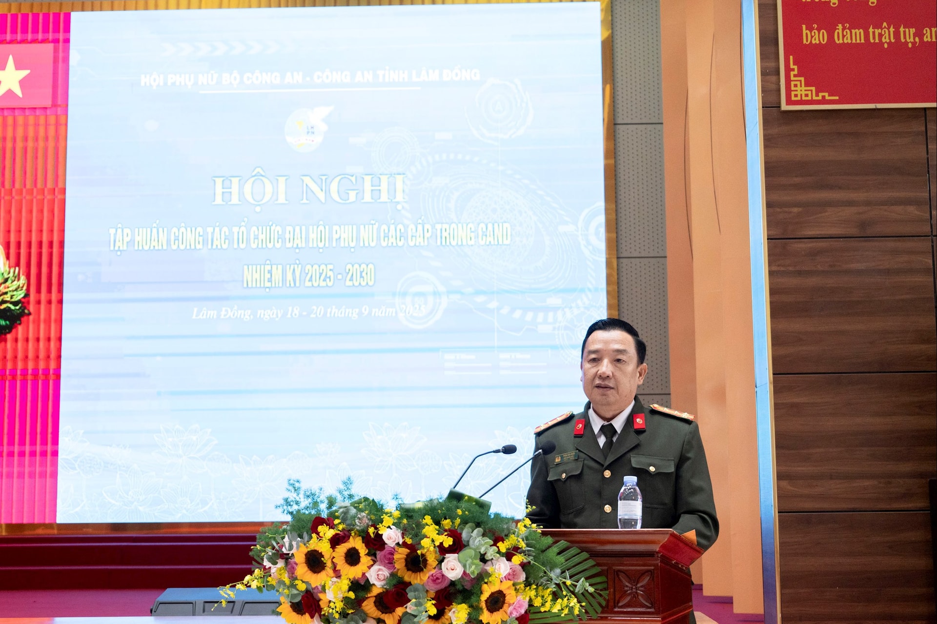 Colonel Tran Van Muoi, Provincial Party Committee member, Deputy Party Committee Secretary, Deputy Director of Provincial Police Department delivered a welcome speech.