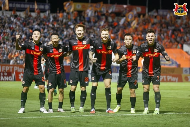 Bảng xếp hạng V-League mới nhất: Tân binh đòi lại ngôi đầu, HAGL xuống đáy?- Ảnh 1.