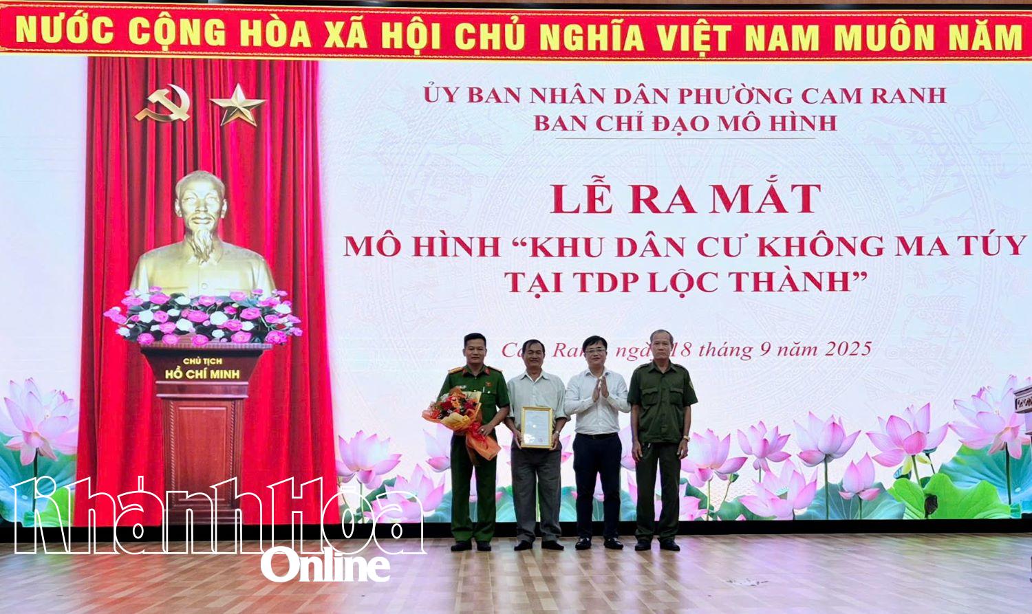 សម្ពោធ​គំរូ​តំបន់​លំនៅឋាន​គ្មាន​គ្រឿងញៀន​ក្នុង​ក្រុម​លំនៅឋាន Loc Thanh។