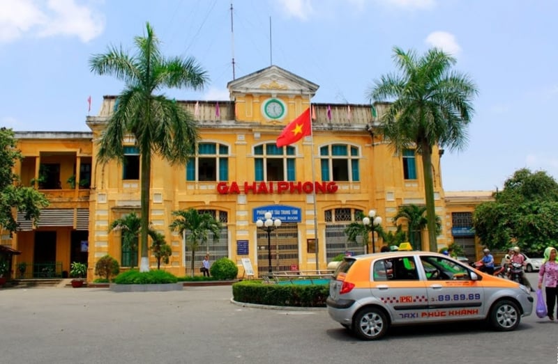 រៀបចំ​រថភ្លើង​ដឹក​មន្ត្រីរាជការ និង​បុគ្គលិក​សាធារណៈ​ពី​ភាគ​ខាងលិច​ឆ្ពោះទៅ​ខាងកើត​ទីក្រុង Hai Phong ទៅ​ធ្វើការ -0