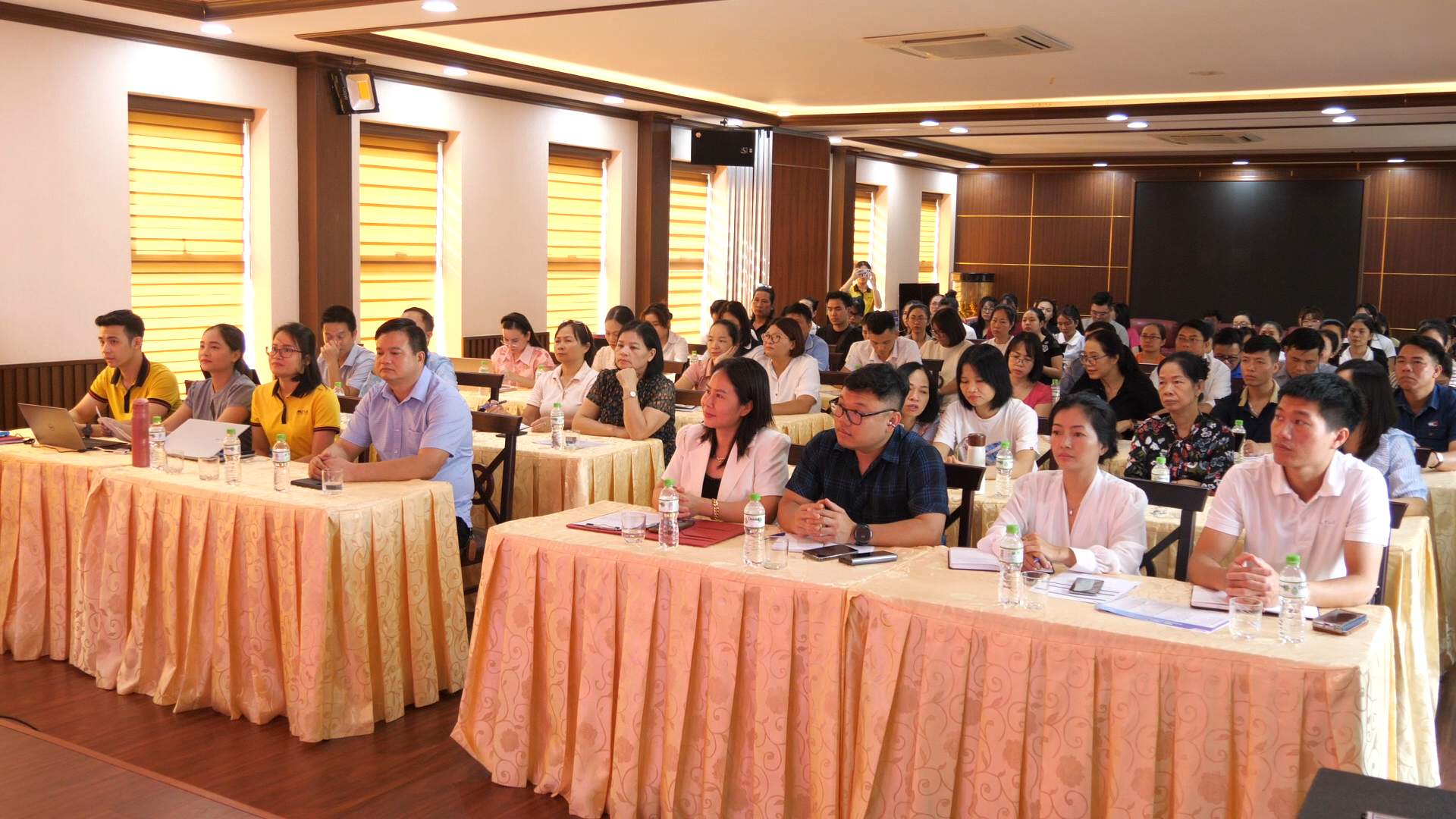 tap-huan-thue00-03-17-13still002.png