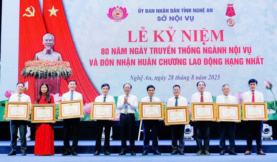 انگریزی: خبر