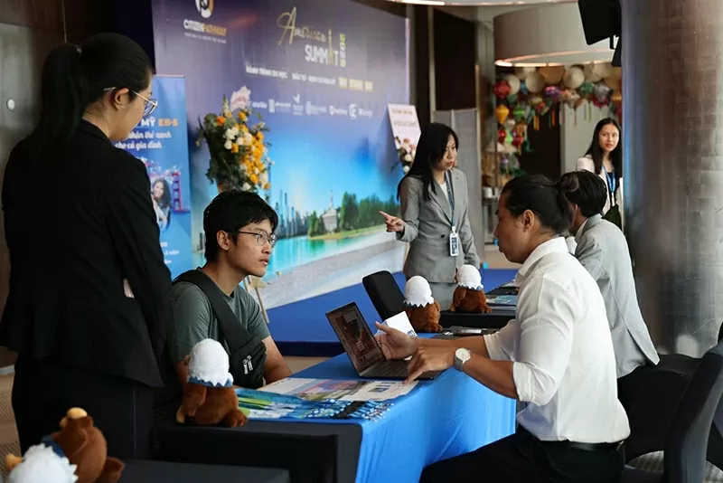 Tham khảo và nhờ sự hỗ trợ của các chuyên gia giáo dục quốc tế ngay khi cần để đảm bảo thành công.