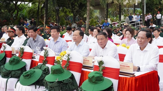 Khánh thành Khu tưởng niệm nơi hy sinh của 16 TNXP tại Bến phà Long Đại - Ảnh 1.
