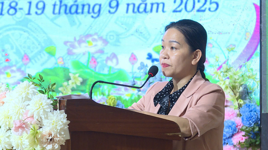 Bà Lê Thị Thu Hương-Phó Giám đốc Sở Văn hóa-Thể thao và Du lịch phát biểu khai mạc hội nghị. Ảnh: Huy Toàn