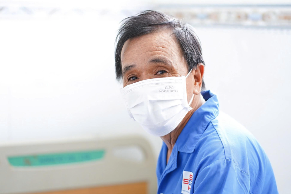 Bất ngờ va phải cửa ô tô đang mở trên đường, thầy giáo đảo lộn cuộc sống - 3
