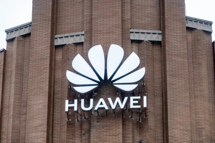 Logo Huawei trên một tòa nhà tại Trung Quốc. (Nguồn: Getty Images)