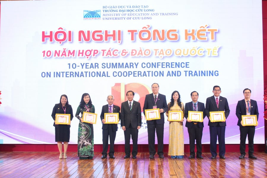 dhcl-tong-ket-dt-quoc-te-6.jpg