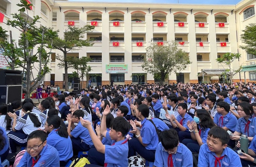 និស្សិត ង្វៀន វ៉ាន់ហ្លួង.jpg