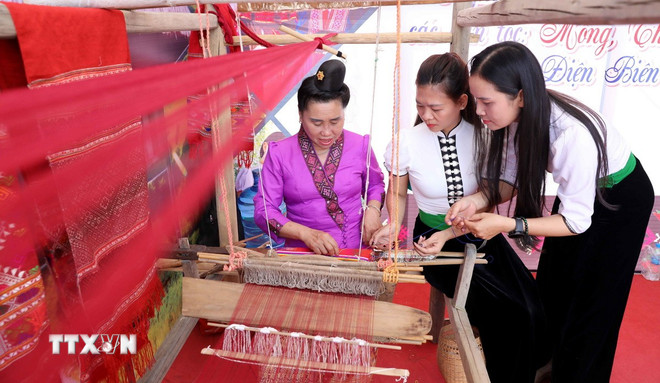 ttxvn-1909-festival-tinh-hoa-tay-bac-3.jpg