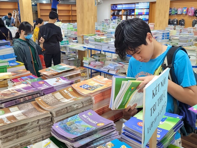 Diễn đàn “Một bộ sách giáo khoa”: Con đường ngắn nhất để bảo đảm công bằng và chất lượng- Ảnh 1.