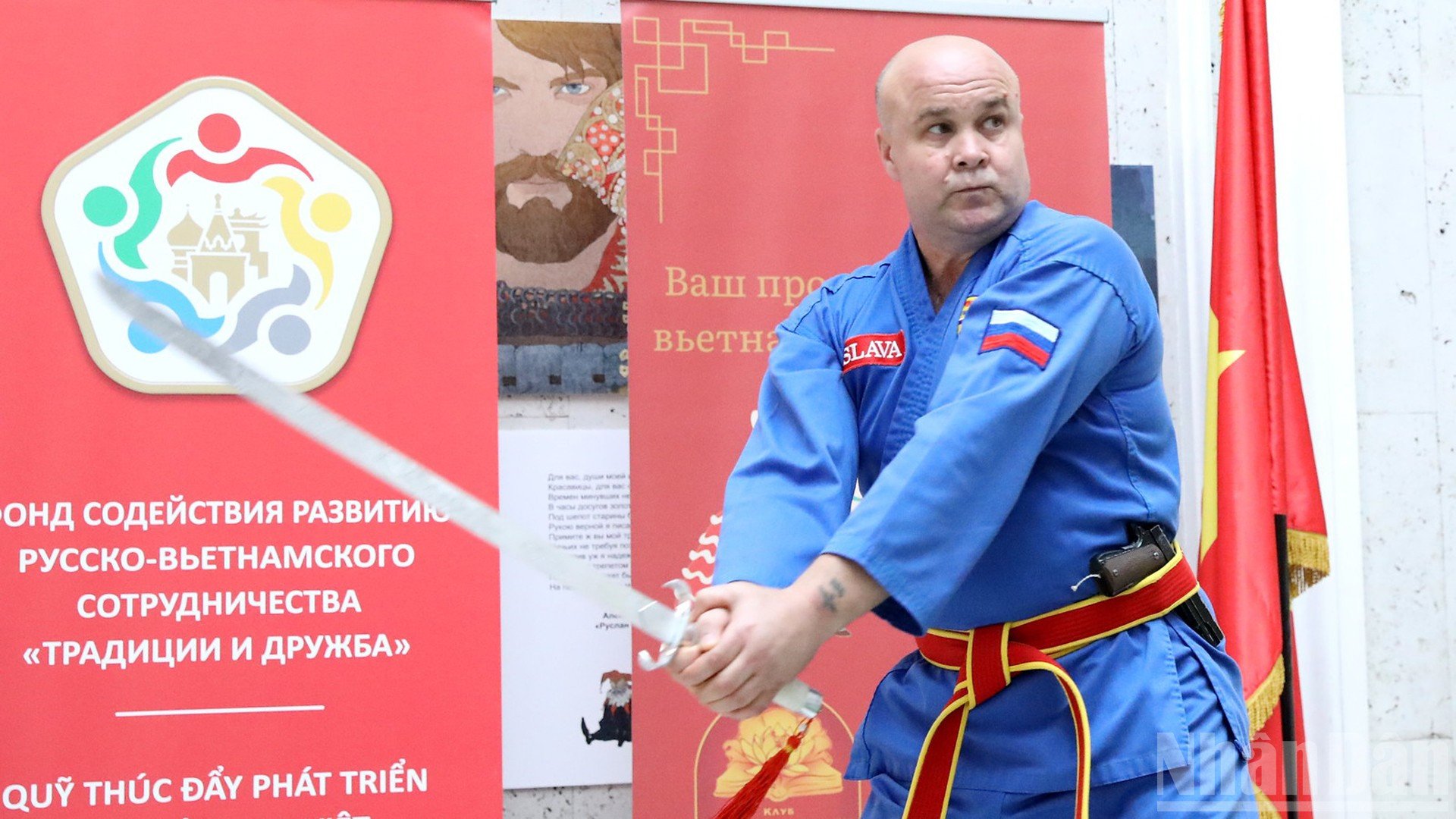 ndo_br_54785104925-f03bf13641-h.jpg
