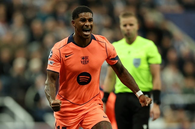 ‘Kép phụ’ thay Yamal làm điều khiến HLV Hansi Flick phấn khích, Barca thắng hú vía Newcastle- Ảnh 3.