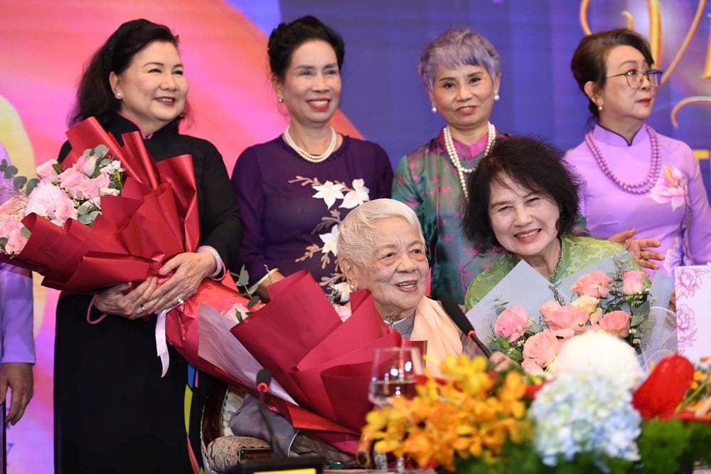 “Áo dài Việt Nam - Di sản trường tồn”: Câu chuyện từ niềm tự hào đến khát vọng lan tỏa - ảnh 3
