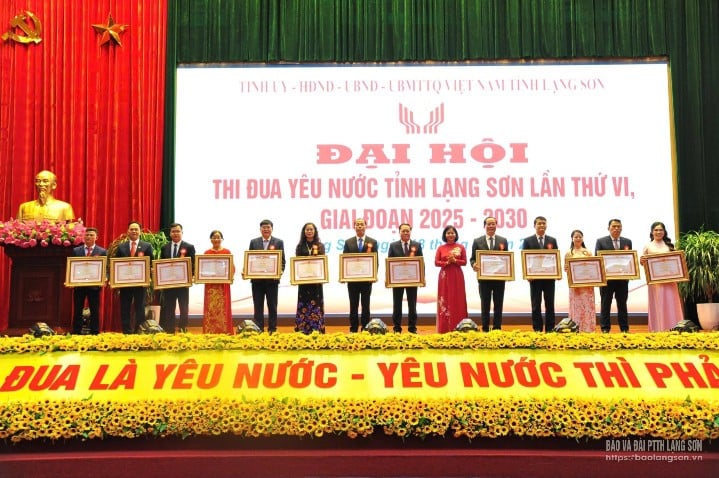 បុគ្គលឆ្នើម ទទួលបានប័ណ្ណសរសើរពីនាយករដ្ឋមន្ត្រី