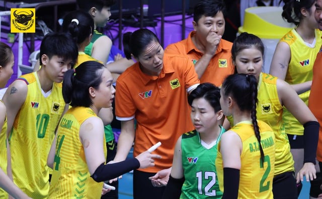 Đại diện bóng chuyền nữ Việt Nam thua trắng trước đội bóng đặc biệt của Thái Lan - Ảnh 2.
