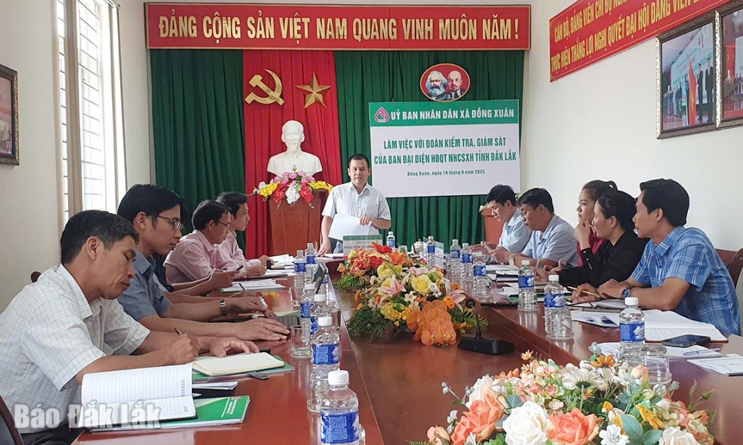 លោក Nguyen Minh Hoa អនុប្រធានការិយាល័យគណៈកម្មាធិការប្រជាជនខេត្ត សមាជិកក្រុមប្រឹក្សាភិបាលនៃធនាគារគោលនយោបាយសង្គមខេត្ត ប្រធានគណៈប្រតិភូអធិការកិច្ច និងត្រួតពិនិត្យបានថ្លែងក្នុងសម័យប្រជុំត្រួតពិនិត្យ និងត្រួតពិនិត្យ។
