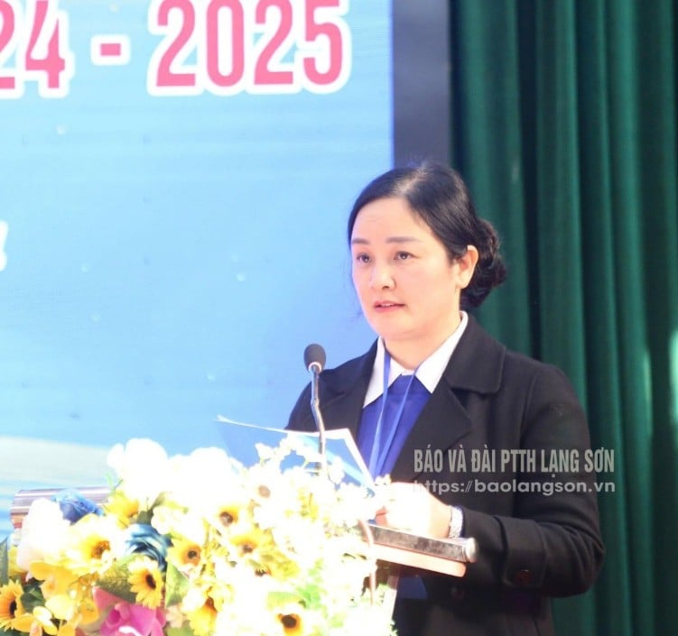 Nhà giáo ưu tú Phan Mỹ Hạnh,  Phó Giám đốc Sở Giáo dục và Đào tạo
