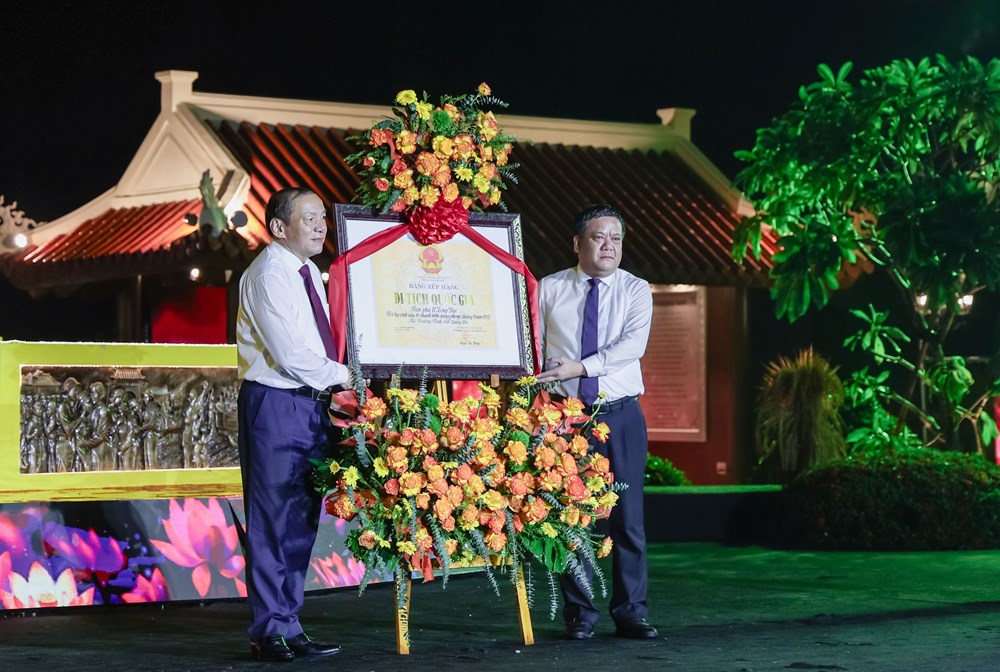 سخنان سپاسگزاری در کنار رودخانه لانگ دای - عکس 2