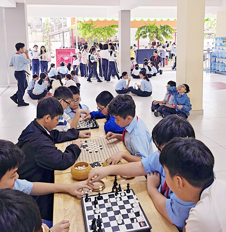 TP.HCM thí điểm giờ ra chơi không điện thoại từ tháng 10 - Ảnh 1.