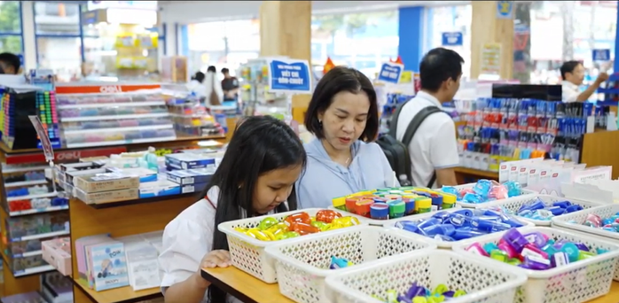 Khai trương Nhà sách và thiết bị trường học Nguyễn Tri Phương- Ảnh 6.