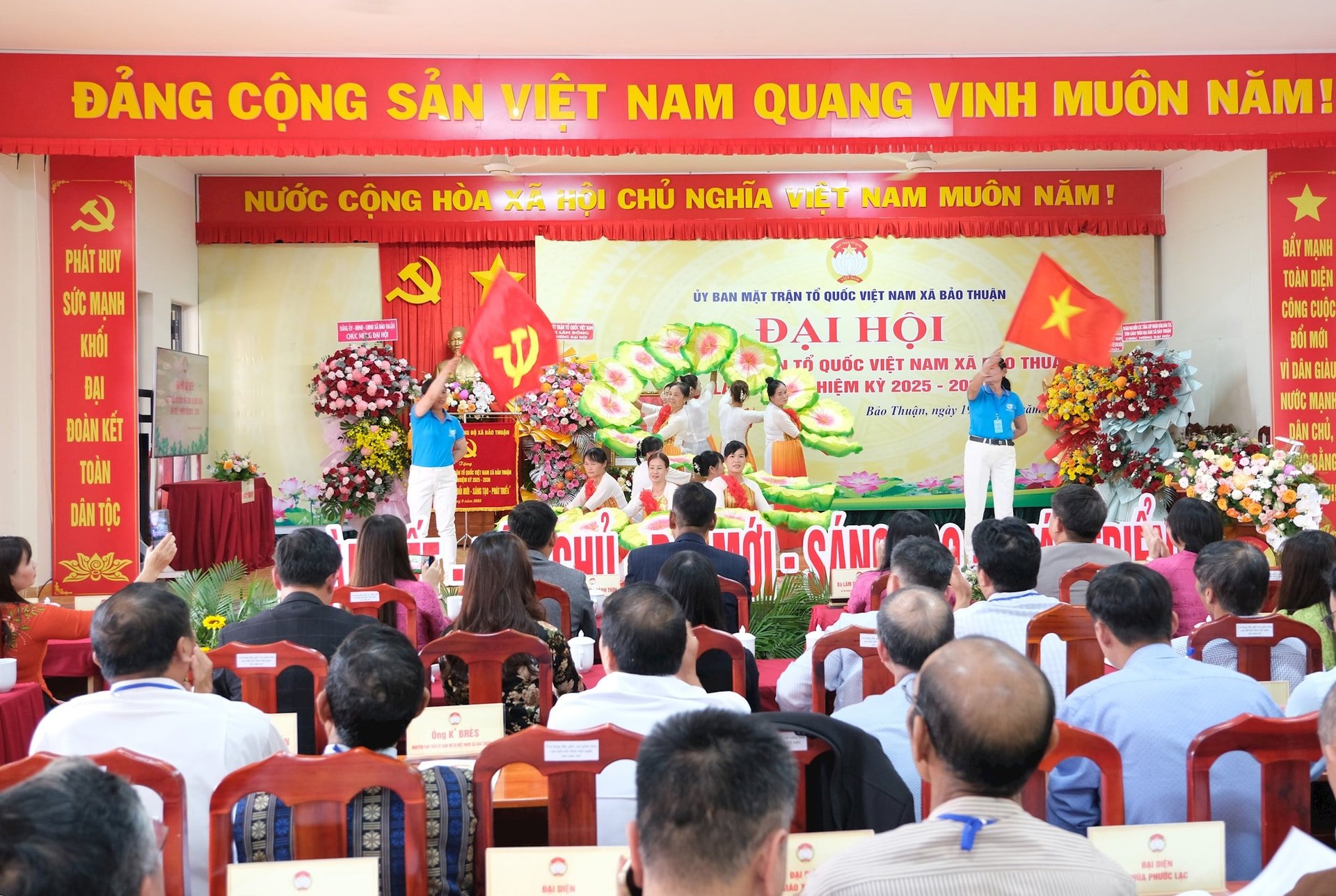 ការសម្តែងសិល្បៈដើម្បីស្វាគមន៍សភា