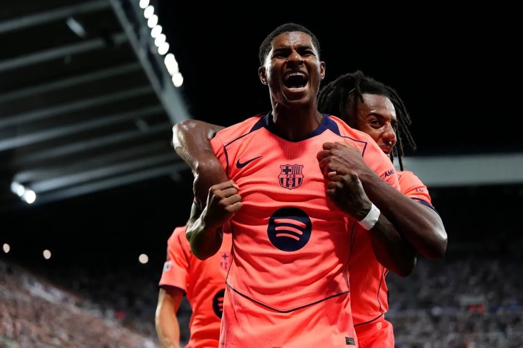 Rashford tỏa sáng rực rỡ ở Barcelona, CĐV Man Utd đòi sa thải HLV Amorim - 2