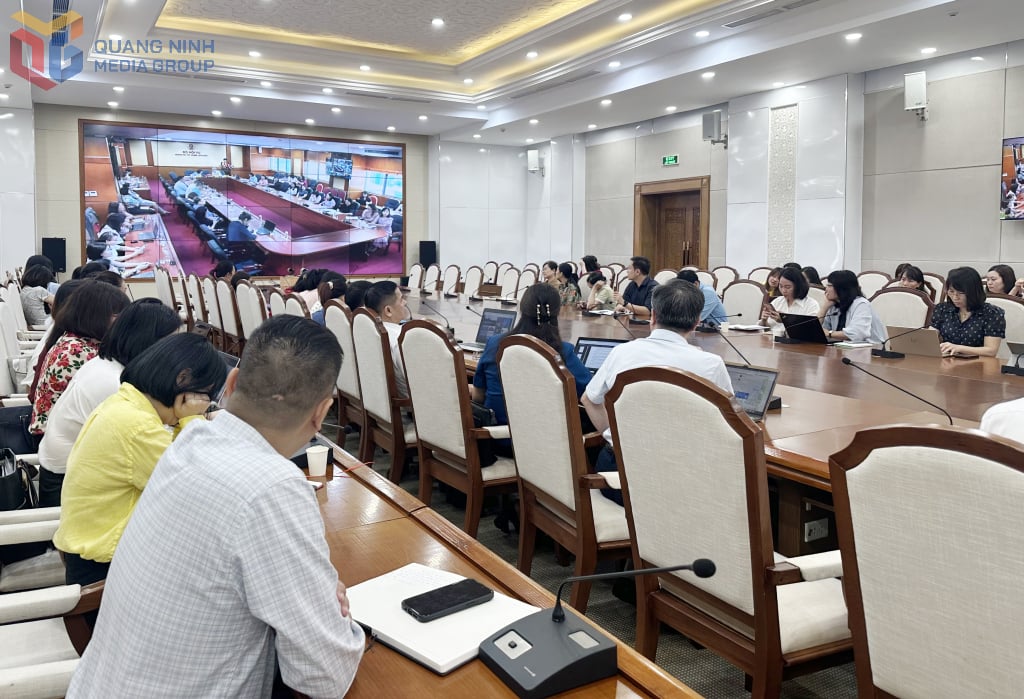 តំណាង​ក្រសួង​មហាផ្ទៃ​បាន​ផ្សព្វផ្សាយ​បទប្បញ្ញត្តិ។