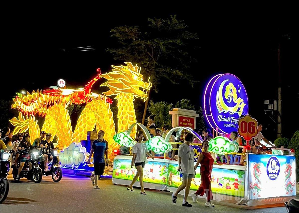 Các mô hình diễn diễu được cấp logo nhận diện thương hiệu nâng cao chất lượng Lễ hội Thành Tuyên.