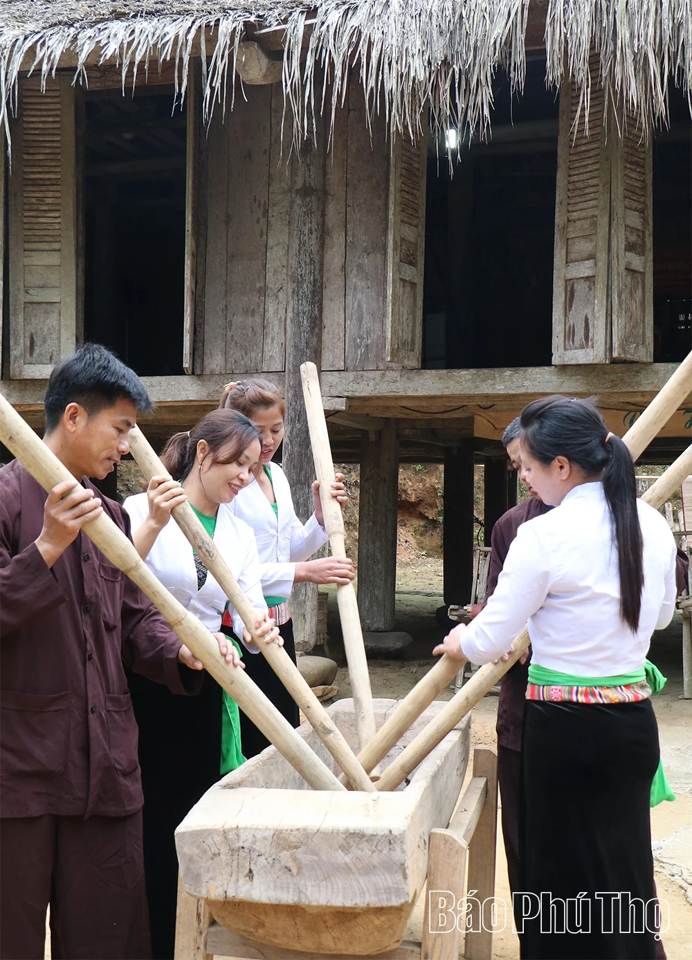 Nghệ thuật trình diễn dân gian độc đáo của người Mường
