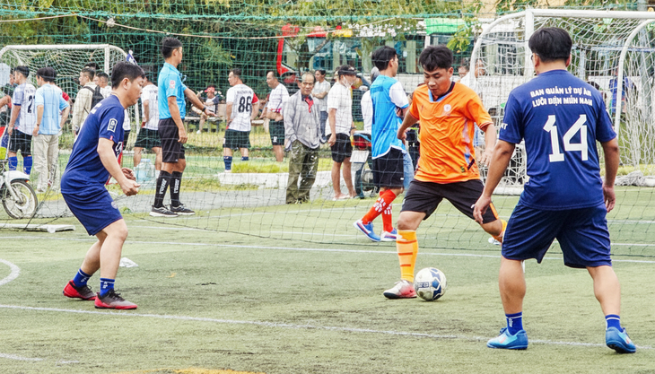 Giải bóng đá công nhân, viên chức Việt Nam 2025: Từ lưới điện đến sân bóng - Ảnh 1.